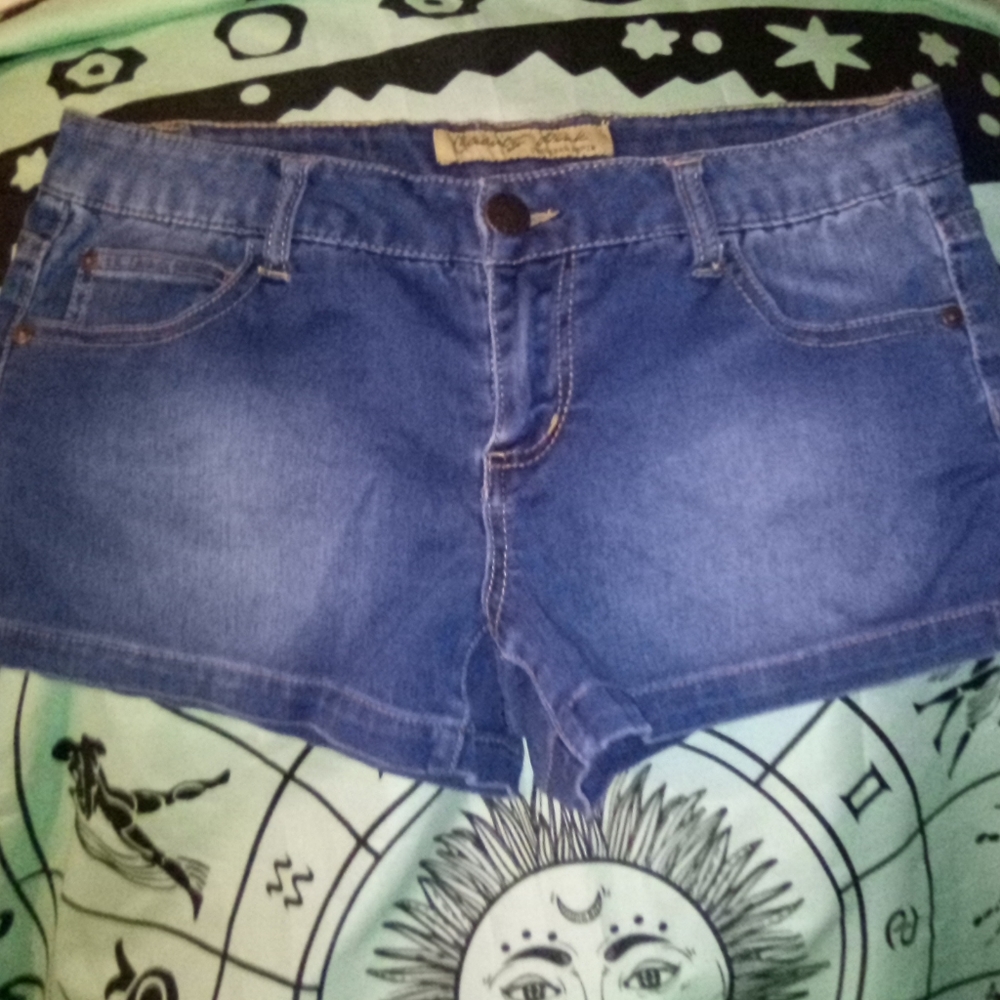 Celebrity Drink size 7 mini Denim Shorts